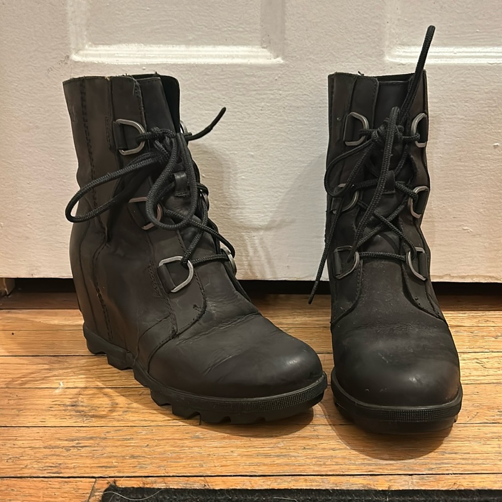 Sorel Joan of Arc Platform Waterproof Boots (8.5)